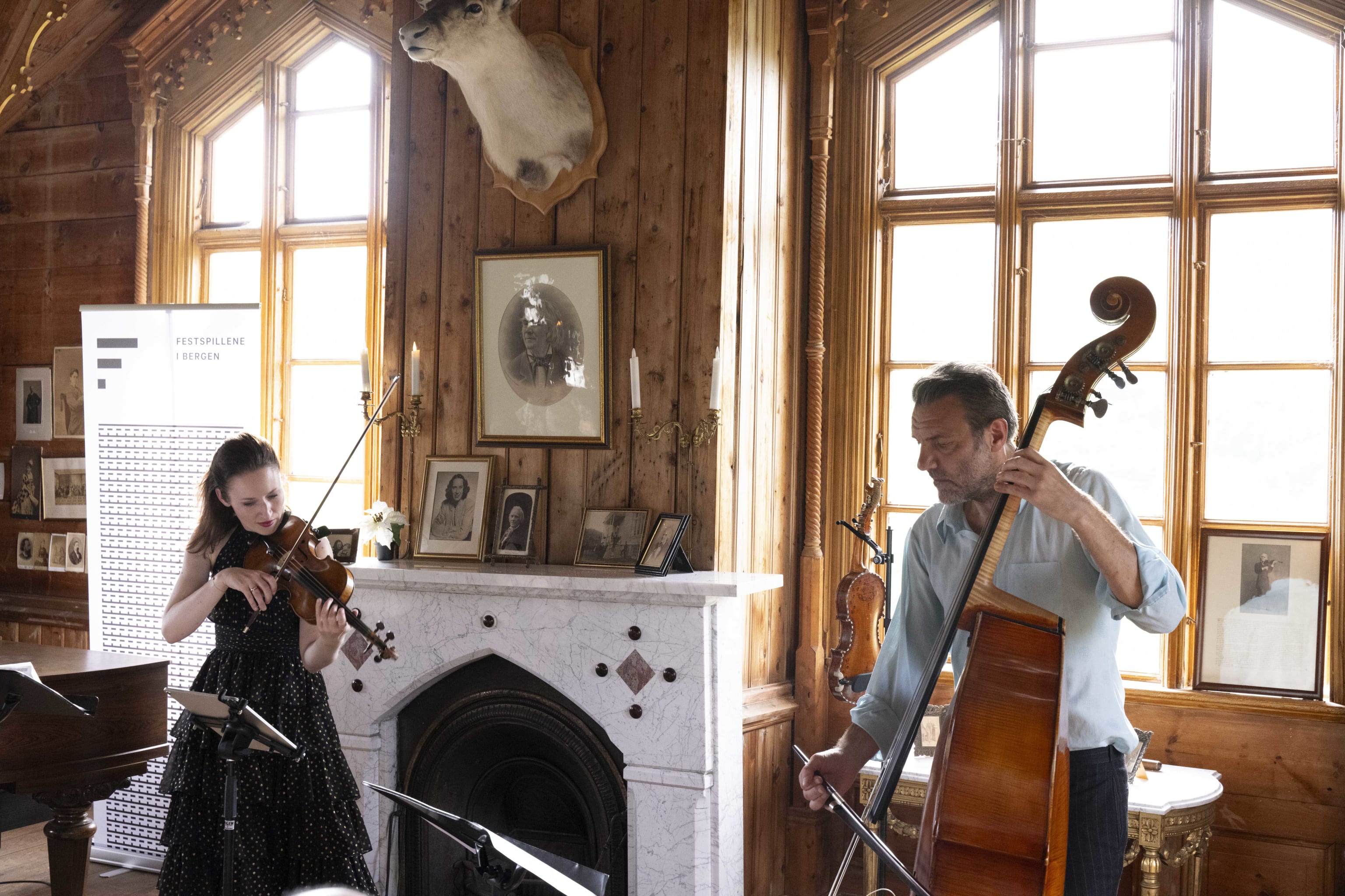 Ragnhild Hemsing med Mathias og Eick Mats Eilertsen. Foto: Thor Brødreskift